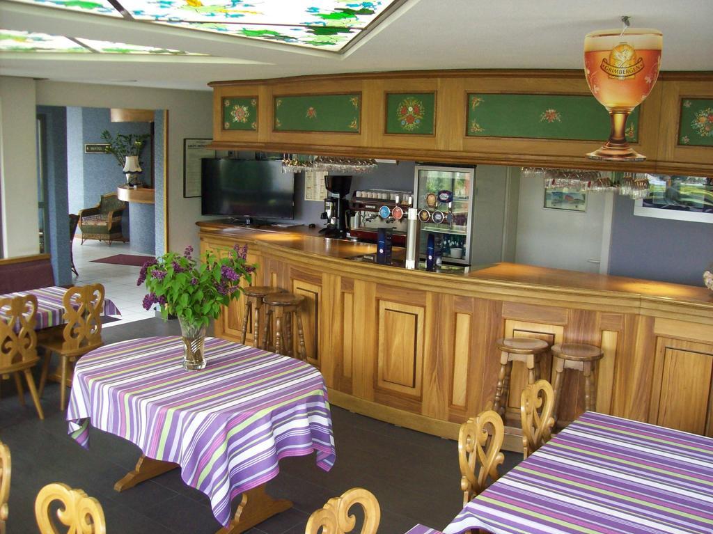 Hotel Restaurant La Tour Romaine - Haguenau - Strasbourg Nord Schweighouse-sur-Moder المظهر الخارجي الصورة