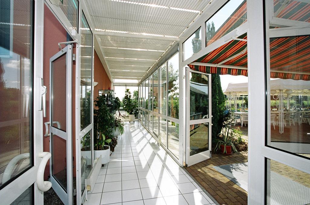 Hotel Restaurant La Tour Romaine - Haguenau - Strasbourg Nord Schweighouse-sur-Moder المظهر الخارجي الصورة