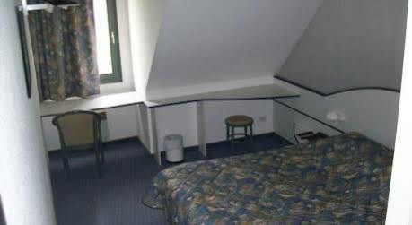 Hotel Restaurant La Tour Romaine - Haguenau - Strasbourg Nord Schweighouse-sur-Moder المظهر الخارجي الصورة